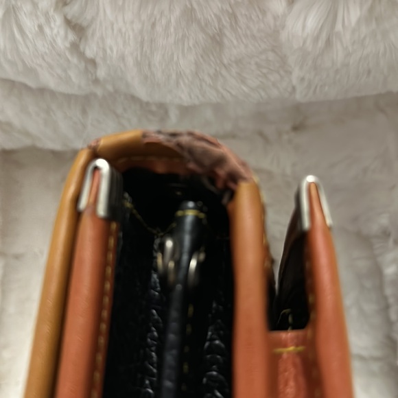 Dooney and Bourke AWL Vintage Dooney. - Picture 7 of 7